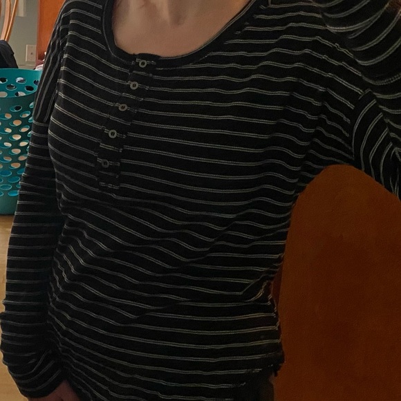 Billabong striped Henley! Perfect condition - Picture 2 of 4